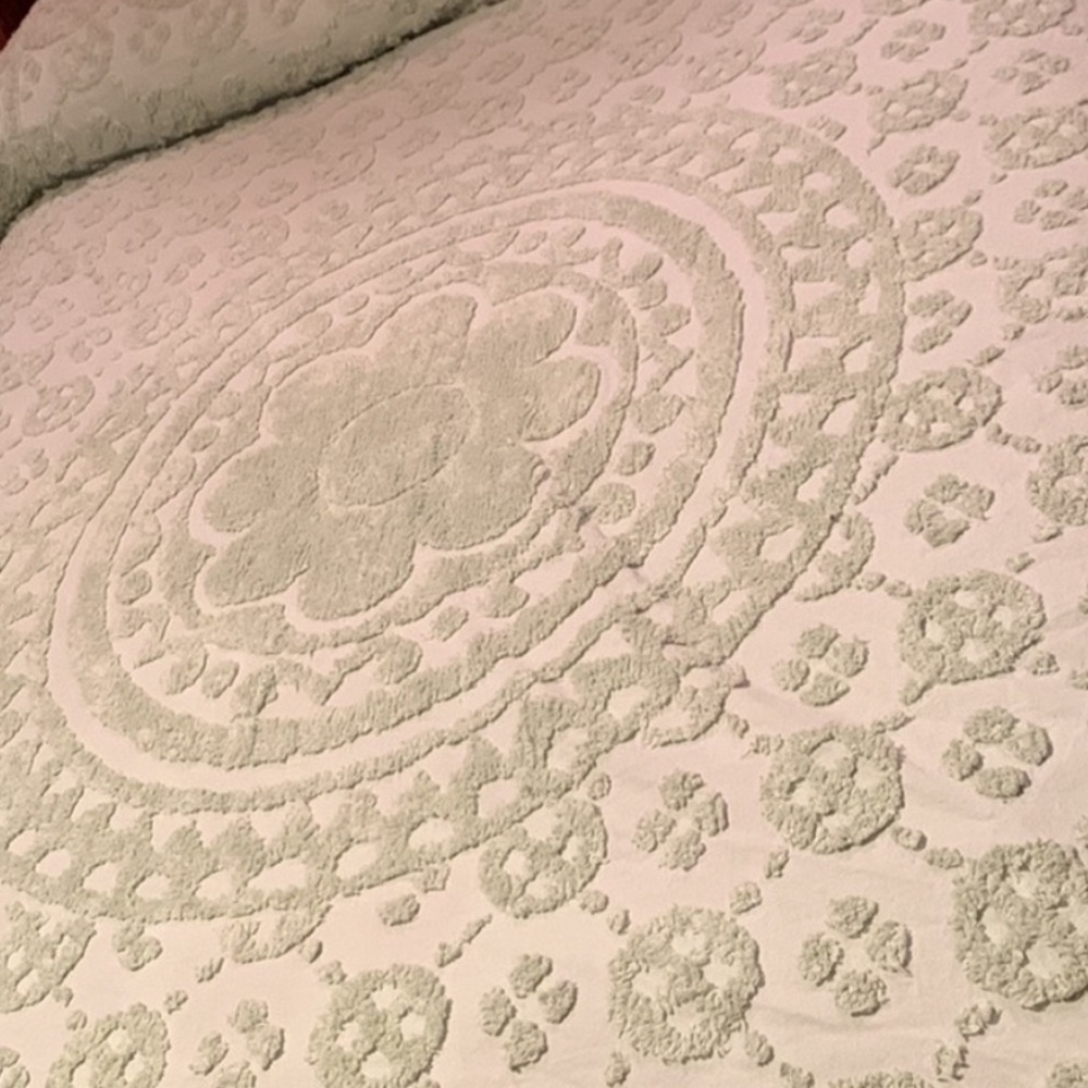 •| vintage chenille bedspread - Picture 7 of 8